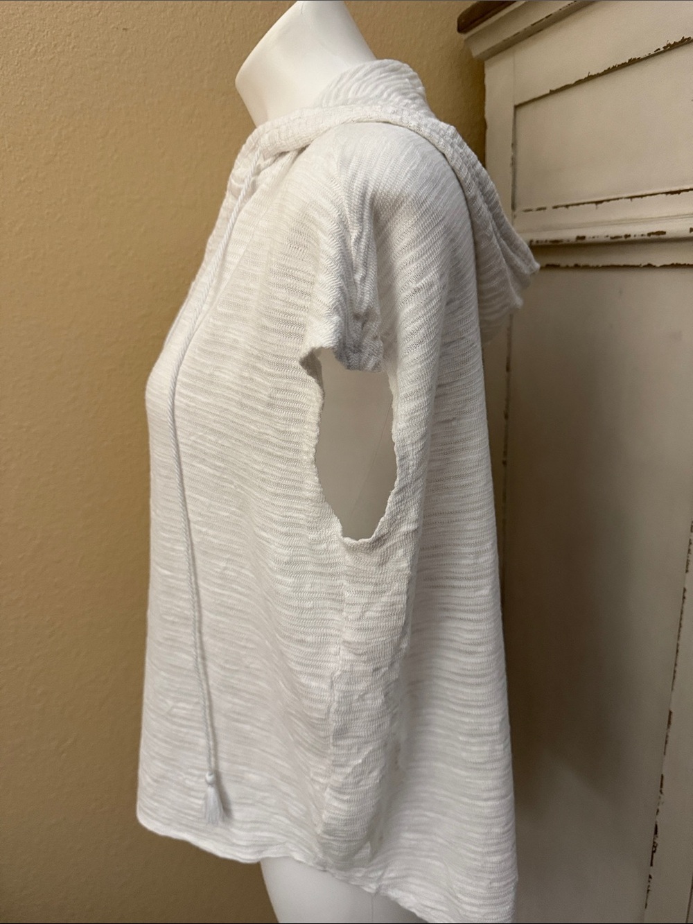 Vince Camuto White Hooded Short-Sleeve Sweatshirt - Picture 3 of 4